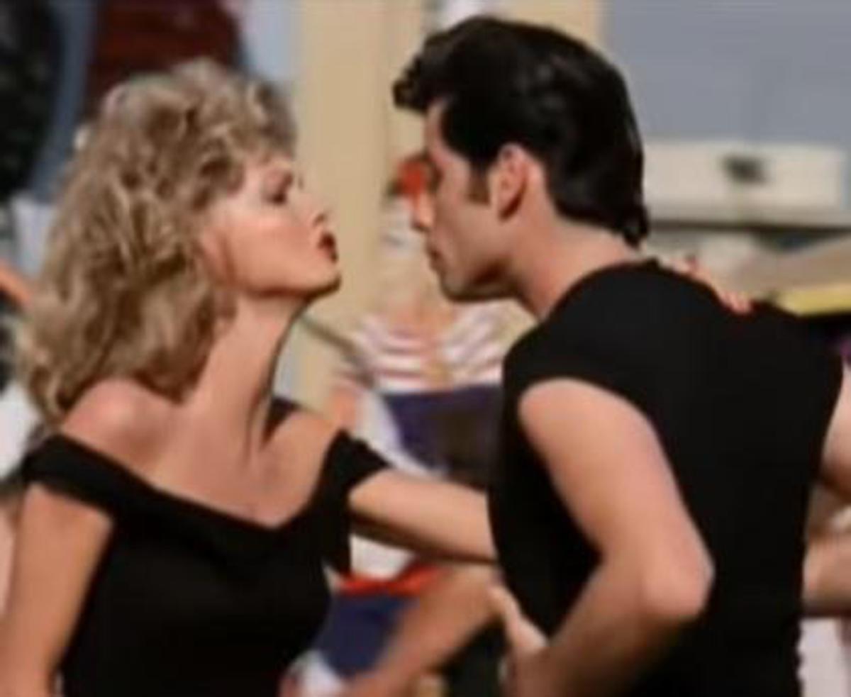 Olivia Newton John e John Travolta, il duetto in Grease – Video