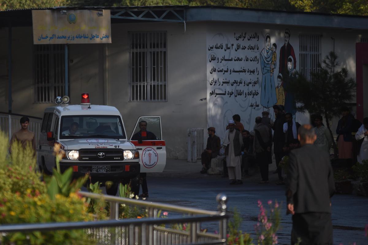 Kabul, esplosione in moschea: decine di morti