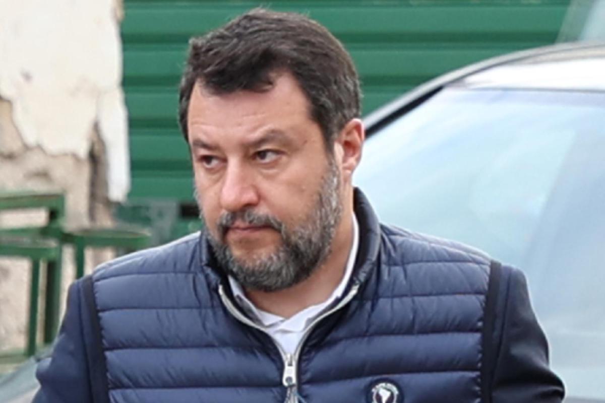 Salvini ‘pensa al governo’, ma tra i leghisti storici della ‘base’ sale il malcontento ed invocano il congresso