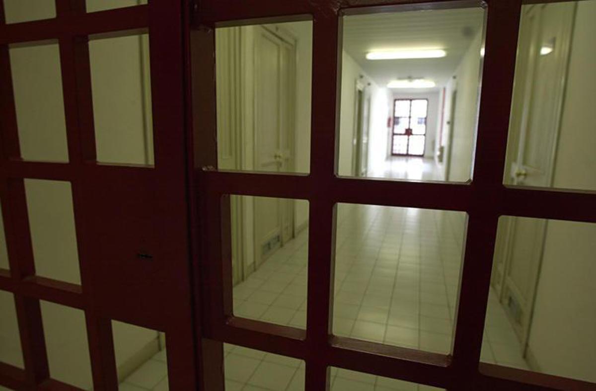 Reggio Calabria, tortura e lesioni a detenuto: 6 agenti penitenziari ai domiciliari
