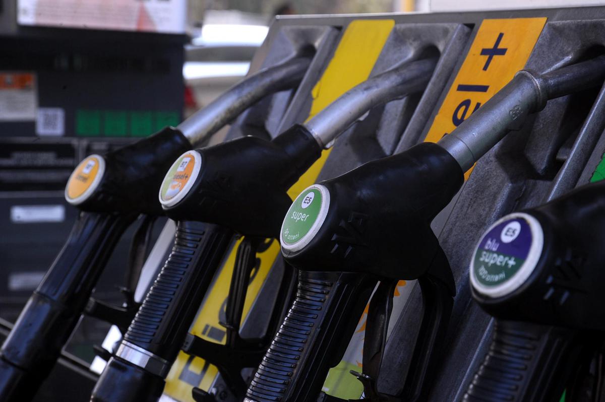 Benzina e diesel, ancora in calo oggi prezzo carburanti in Italia