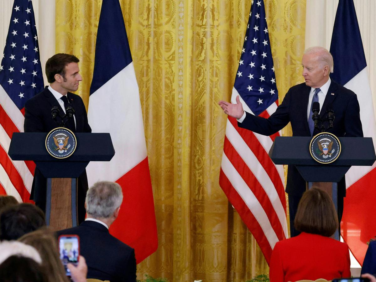 Biden e Macron: “Sostegno all’Ucraina finché sarà necessario”