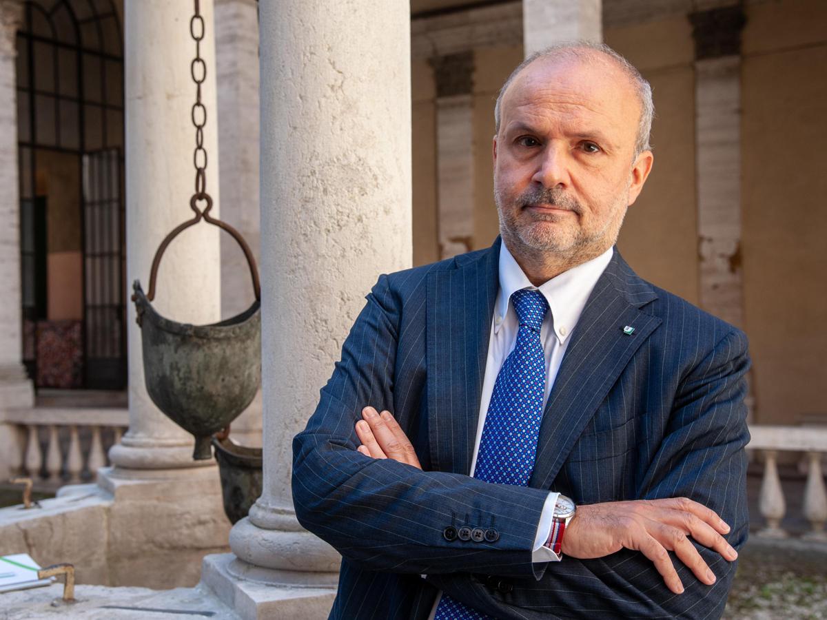 Covid oggi Italia, Schillaci: “Fase endemica, ritorno a normalità in sicurezza”