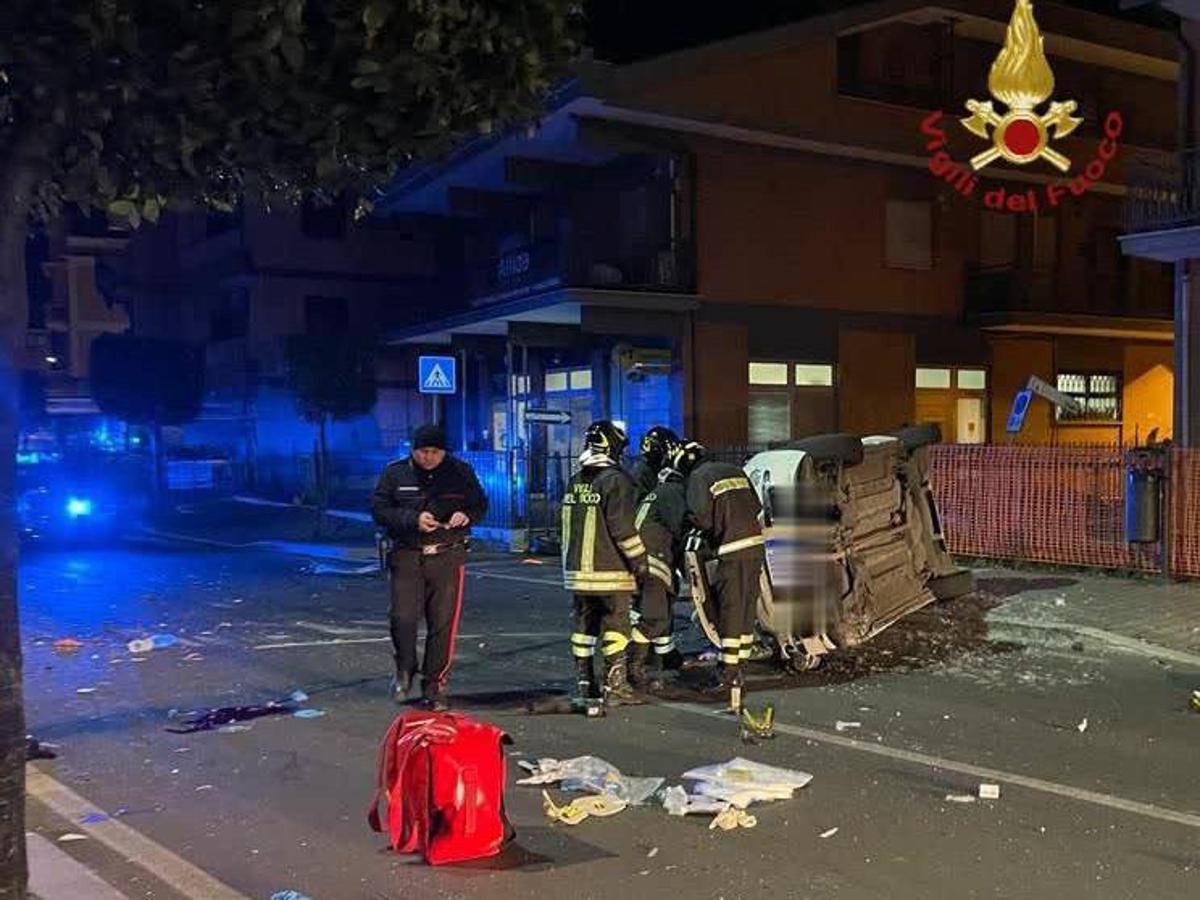 Roma Incidente A Fonte Nuova Sulla Nomentana L Auto Si Ribalta Cinque Ragazzi Morti