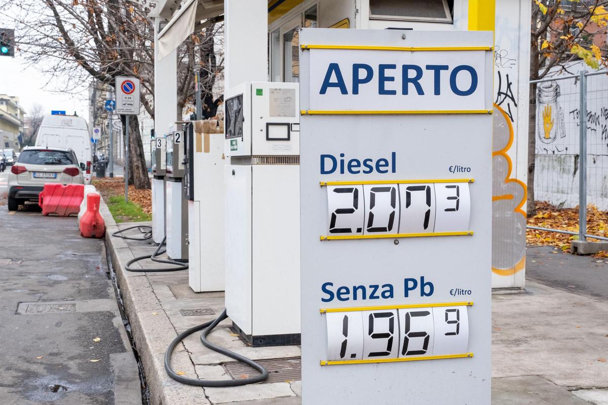 Dl carburanti, emendamento governo: app ministero su prezzi medi