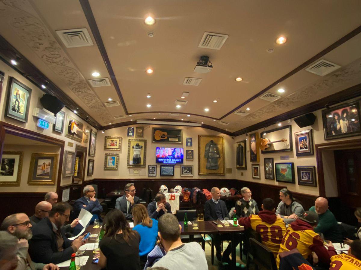 Hard Rock Cafe di Firenze, Roma e Venezia festeggiano la notte del Super Bowl