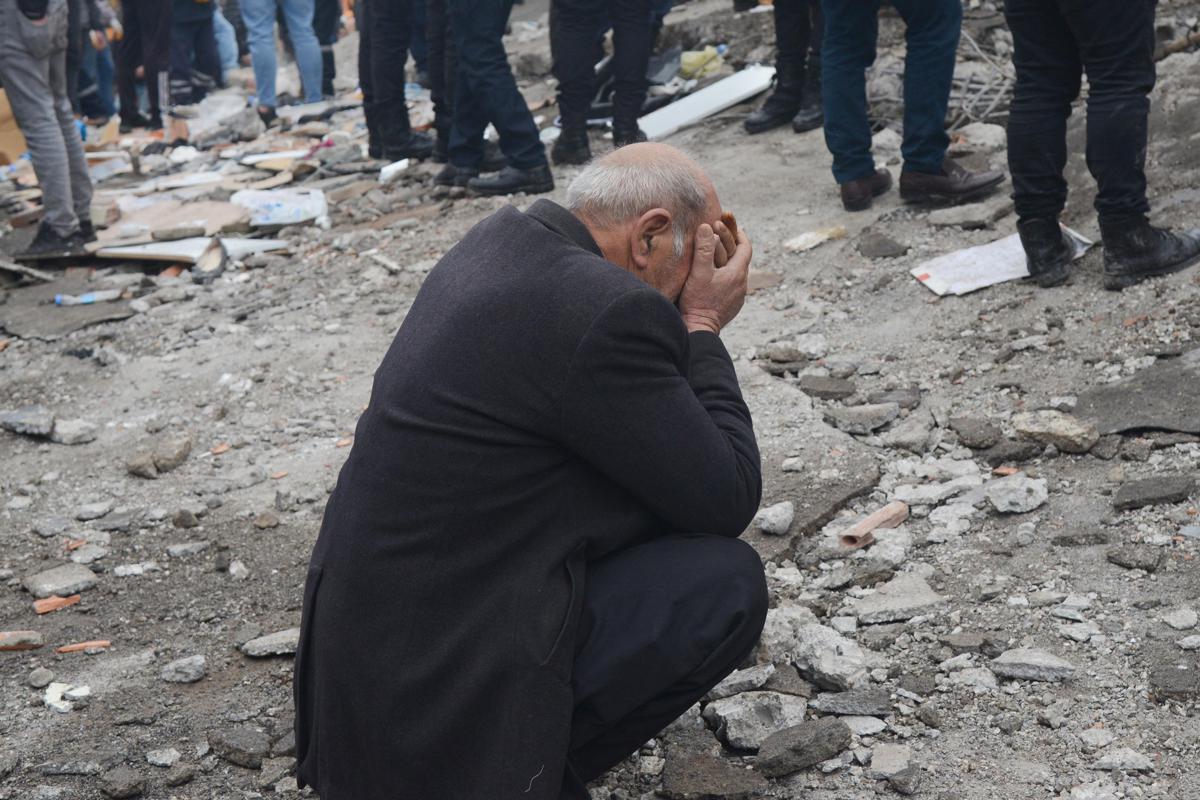 Terremoto Turchia, Erdogan: “E’ il più forte dal 1939”