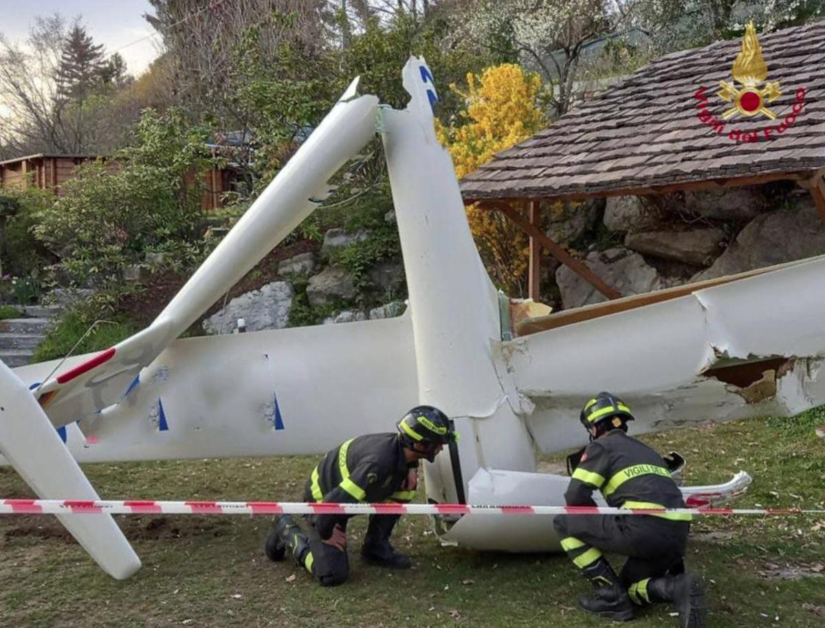 Varese, aliante precipita nel giardino di una villa: salvo il pilota