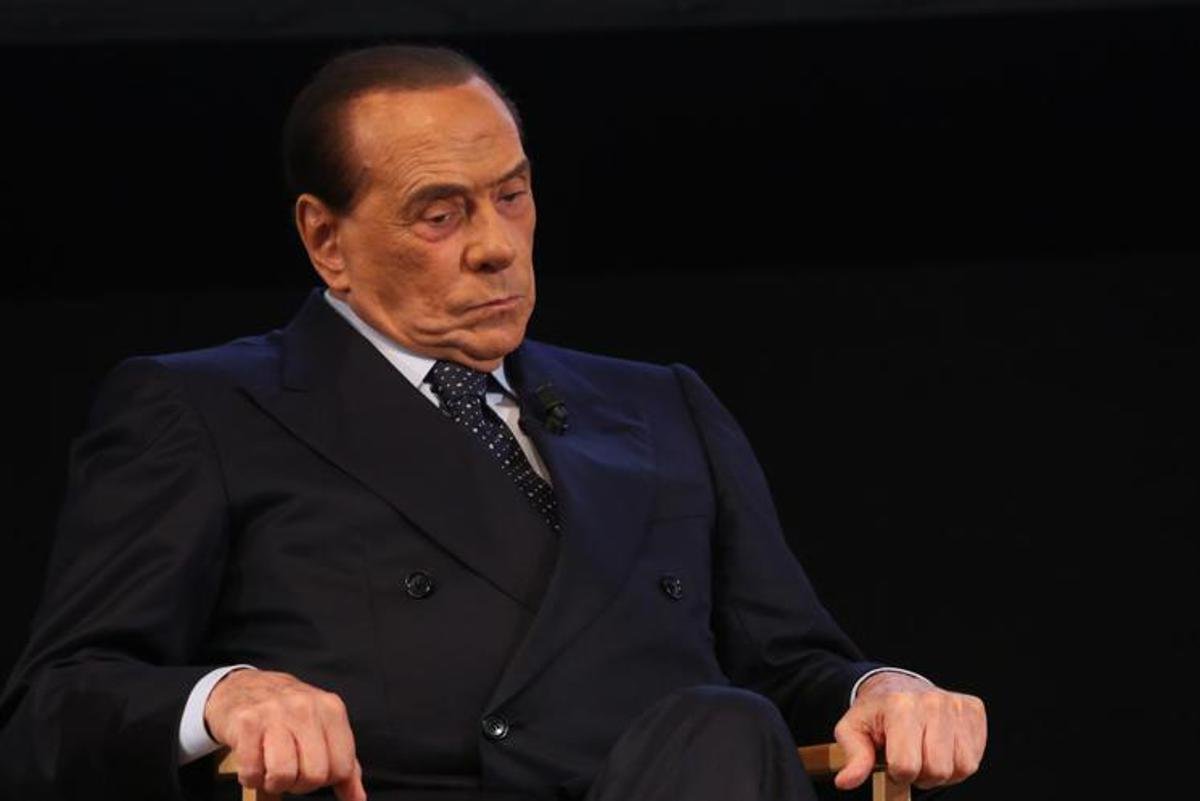 Berlusconi, si allunga il ricovero: in ospedale ancora qualche giorno