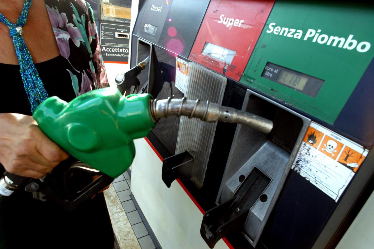 Carburanti, prezzi stabili per benzina e diesel