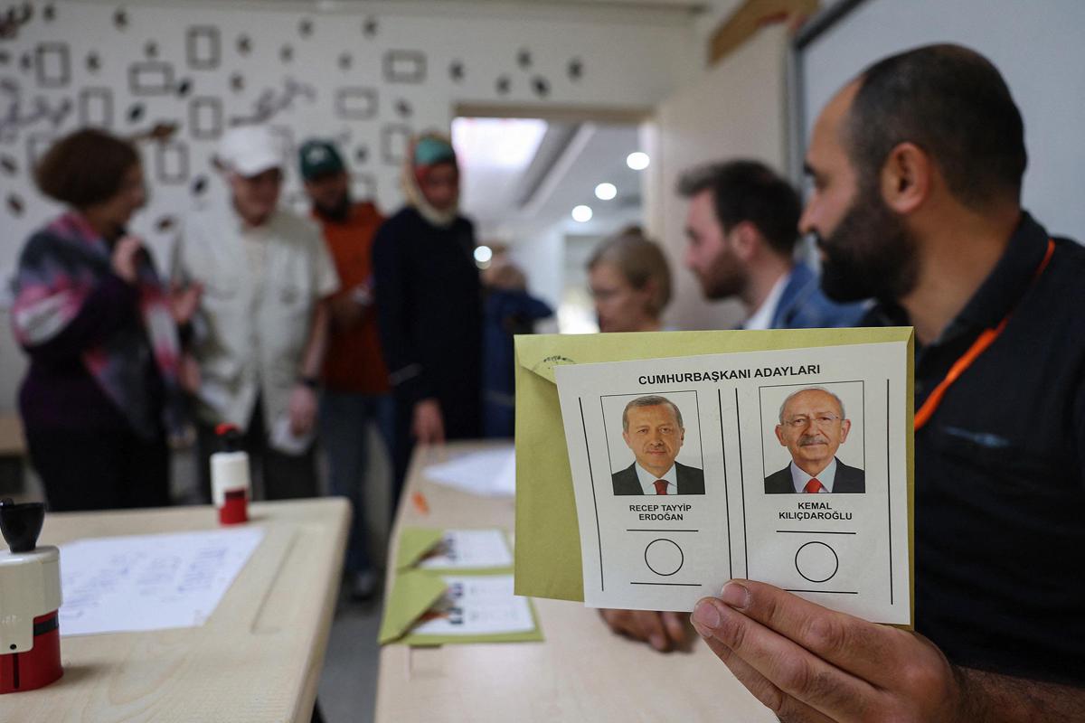 Turchia, oggi il ballottaggio: l’appello di Erdogan, la promessa di Kilicdaroglu