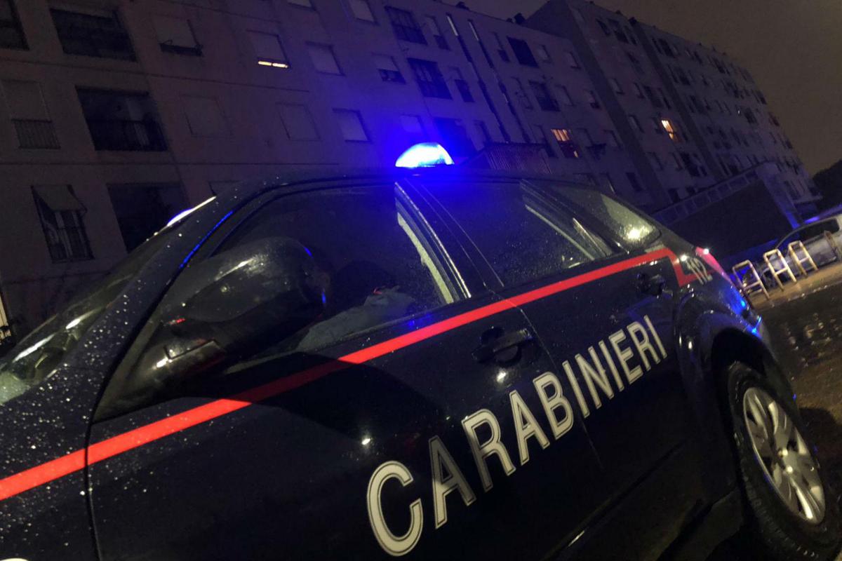 Piacenza, 20enne ucciso da colpo di pistola. Uomo si barrica in casa, poi si arrende