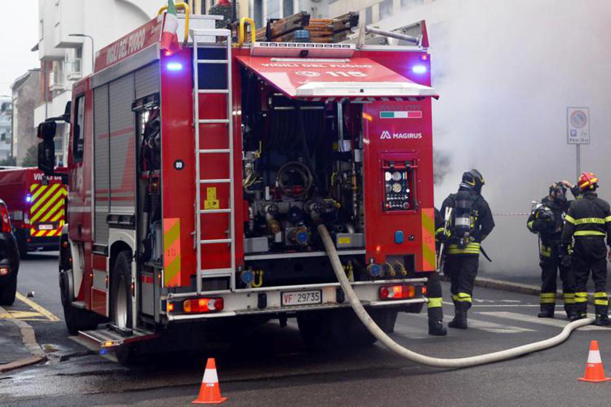 Milano, incendio in centro massaggi viale Tunisia: palazzo evacuato