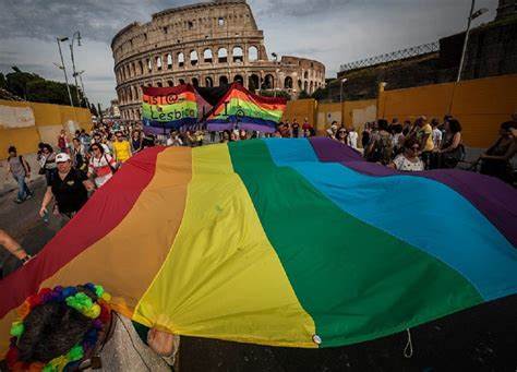 Gay Pride Roma – Aspettando la ‘parata’ del 15 giugno, da oggi alle Terme di Caracalla, inaugura il villaggio la ‘Croisette’